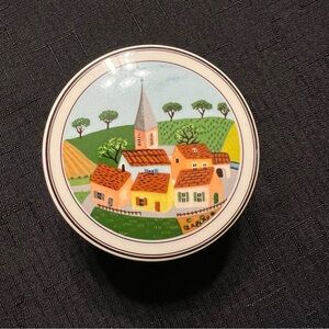 Villeroy & Boch Naif, 3” Candy Box and Lid Excellent Condition